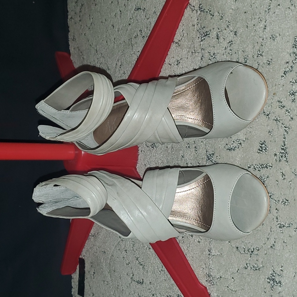 BCBG Grigio Denae Stilletto NWT